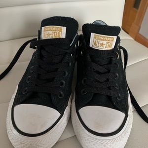 Gently worn women’s converse size 7